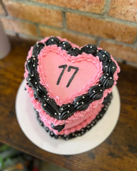 Velvet Wing vintage heart cake with classic piping in black and pink, view 2 of 3
