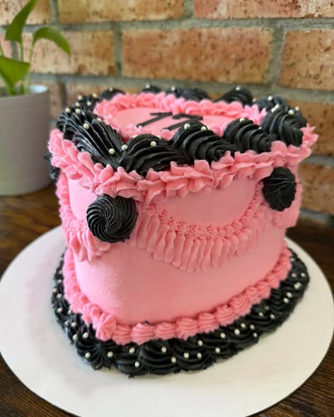 Velvet Wing vintage heart cake with classic piping in black and pink, view 3 of 3
